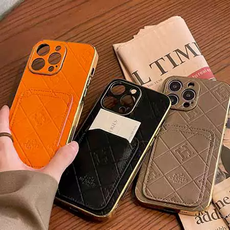 エルメス エンボスレザー iPhone18/18promaxケース 背面カード収納付き、メッキ装飾、耐衝撃バンパー・レンズ保護