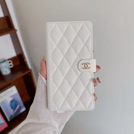 Chanel iphone18proケース 手帳型ベルト付き