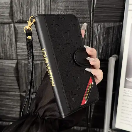 Gucci アイフォン18proケース カード収納 手帳 型