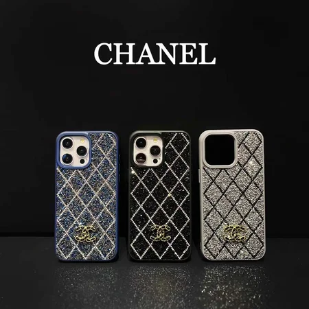 シャネル風ラインストーン iPhone18/17/16/15ケース。キラキラ菱形紋様、シリコン素材、耐衝撃全面保護。3 色展開。