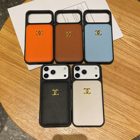 シャネル風ライチ革レザー iPhone18/18promax ケース、ゴールド CC 金具、大窓カメラ保護、5 色展開。