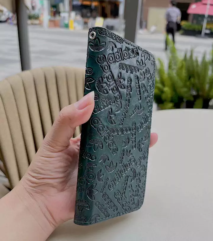 アディダスiPhone18ケース 手帳型 二つ折り