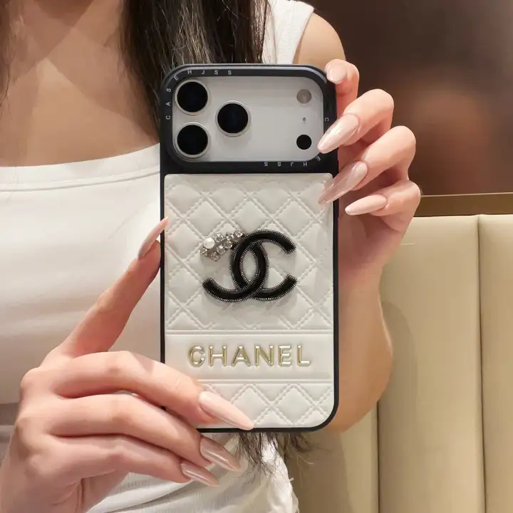 chanel iphone18promaxケース 英字母 金箔押し