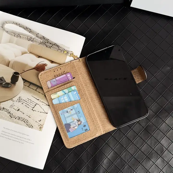 Gucci アイフォン18proケース カード収納 手帳 型