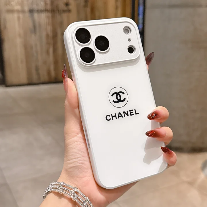 シャネルiphone18pro対応ケース ホワイト