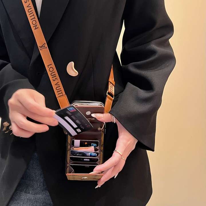 gucci iphone18pro肩掛けケース