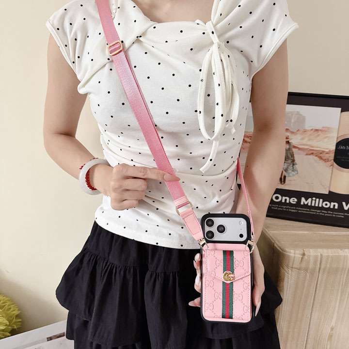 GUCCI iphone18proケース エンボスレザー